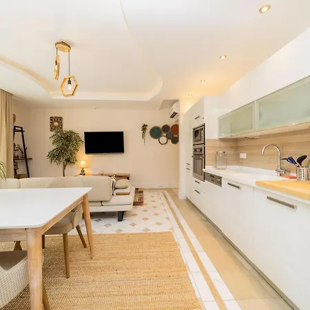 Stunning Central Flat In Alanya With Shared Pool אלאניה
